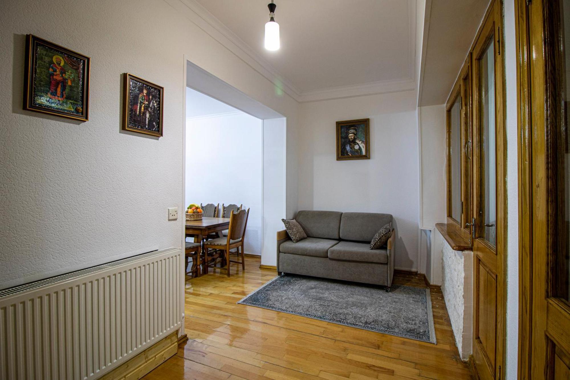 Cozy Apartment On Kostava Tiflis Exterior foto