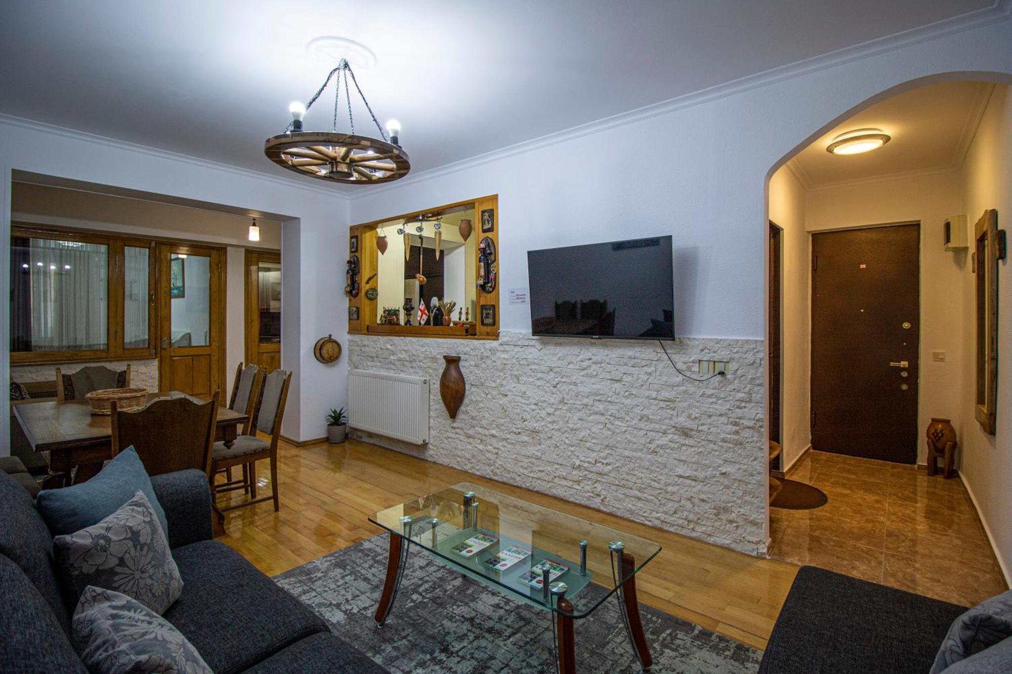 Cozy Apartment On Kostava Tiflis Exterior foto